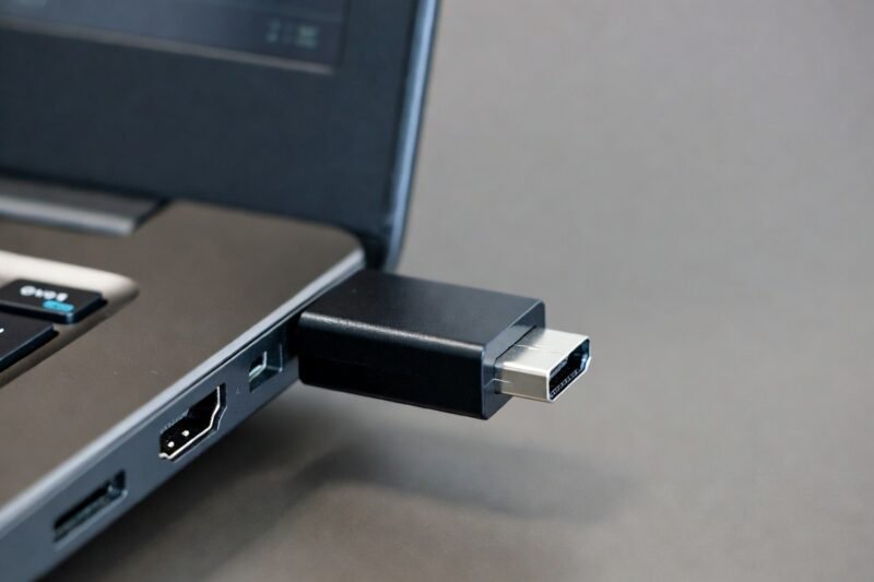 HDMI Dummy Plug: The Small Device That Keeps Your Screen Working