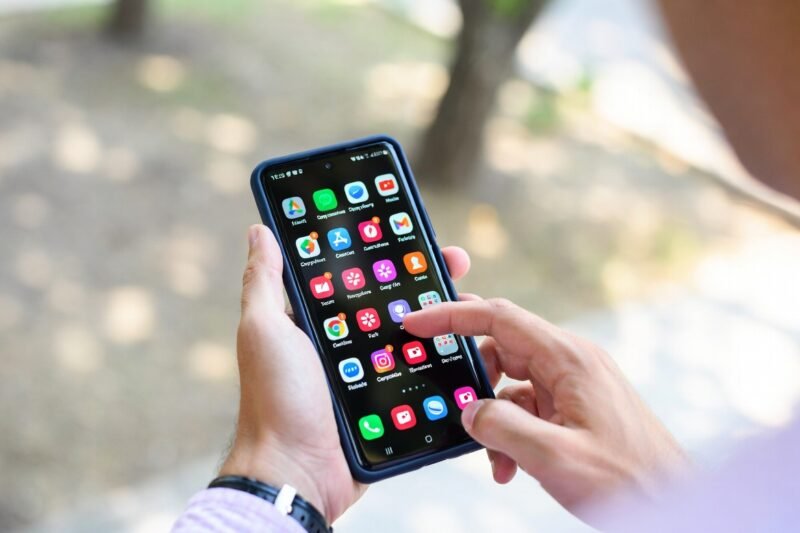 A Day With Samsung Galaxy S22+: Camera and Battery in Everyday Use